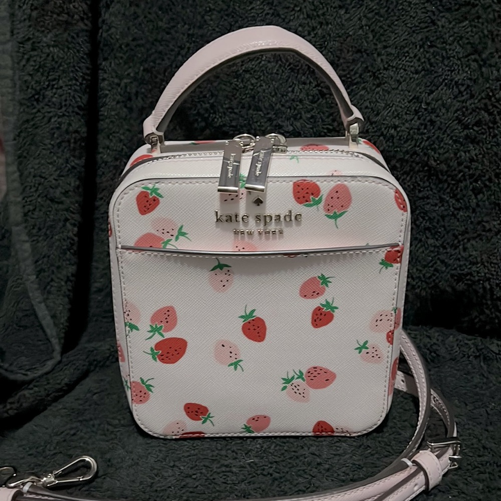 Kate Spade - Daisy strawberry vanity crossbody bag